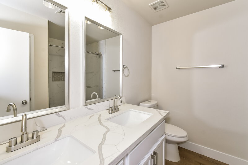 2,165/Mo, 785 Beach Park St Henderson, NV 89015 Main Bathroom View