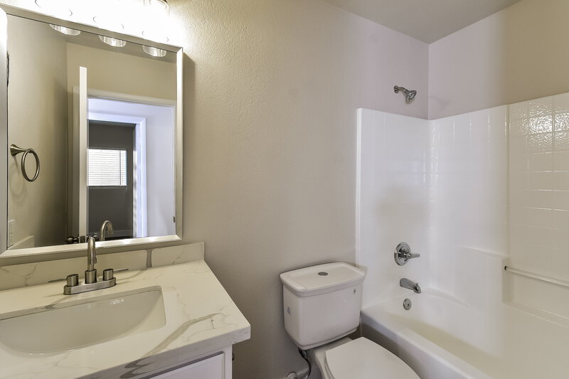 2,165/Mo, 785 Beach Park St Henderson, NV 89015 Bathroom View