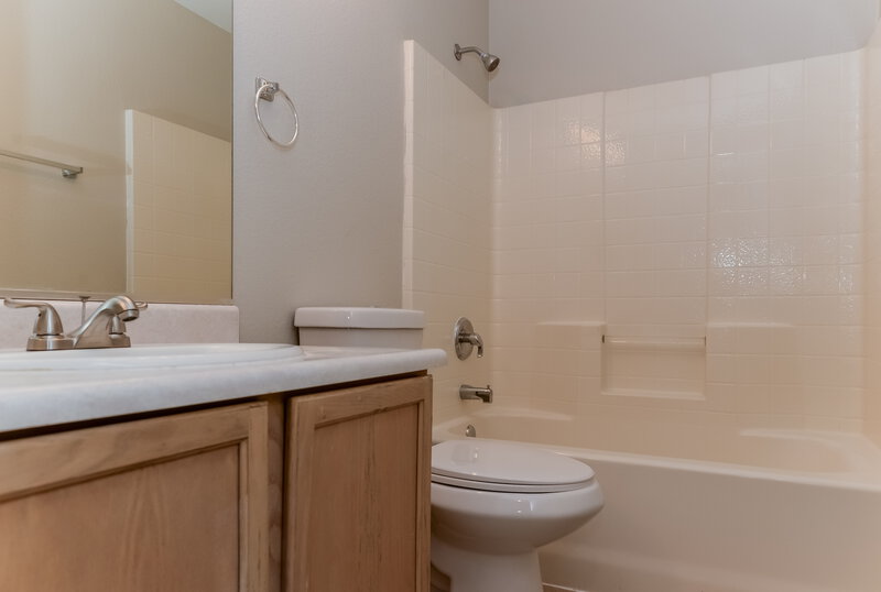 1,960/Mo, 4352 Sparkle Crest Ave North Las Vegas, NV 89031 Bathroom View