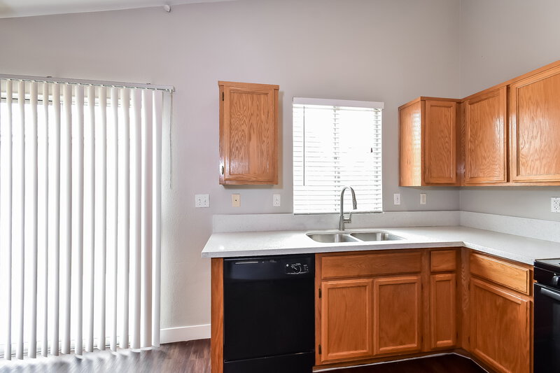 2,060/Mo, 8240 Ten Gallon Ct Las Vegas, NV 89129 Kitchen View 2