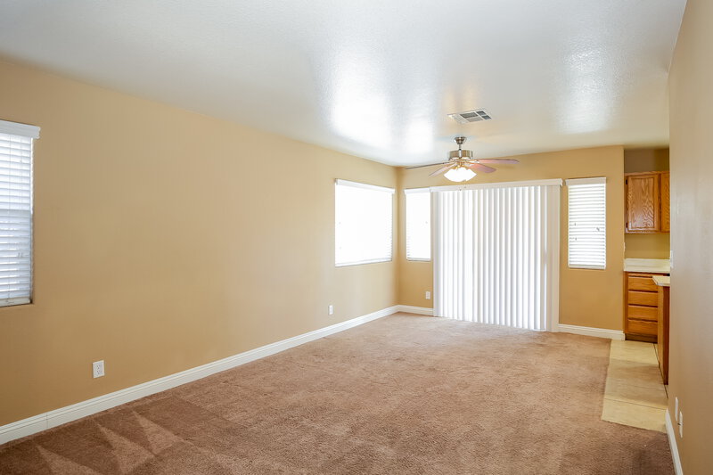 1,990/Mo, 6717 White Lakes Ave Las Vegas, NV 89130 Dining Area View