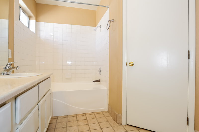 1,990/Mo, 6717 White Lakes Ave Las Vegas, NV 89130 Bathroom View