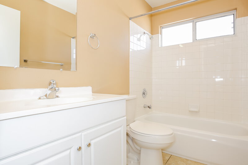 1,990/Mo, 6717 White Lakes Ave Las Vegas, NV 89130 Bathroom View 2