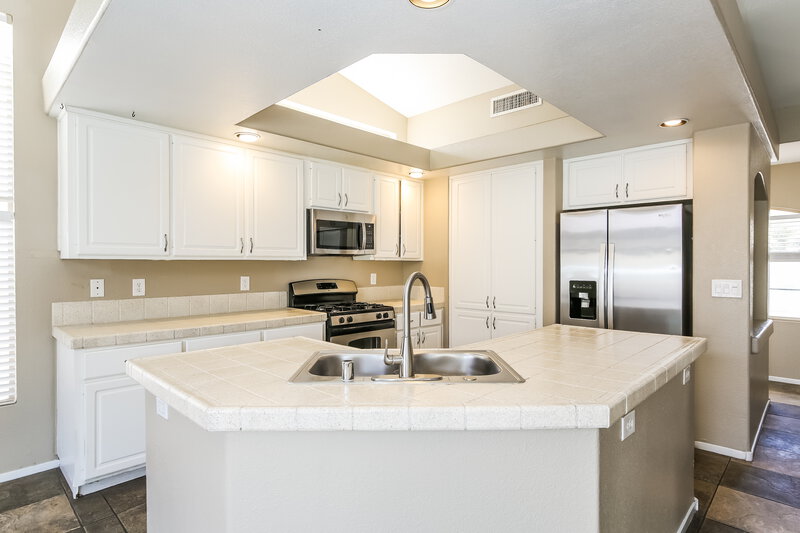 2,015/Mo, 3636 Beacon Point St Las Vegas, NV 89129 Kitchen View