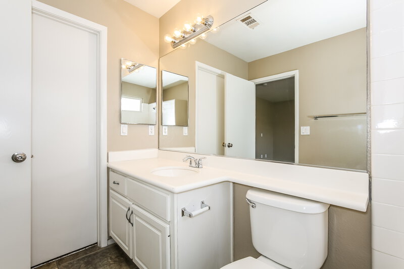 2,015/Mo, 3636 Beacon Point St Las Vegas, NV 89129 Main Bathroom View