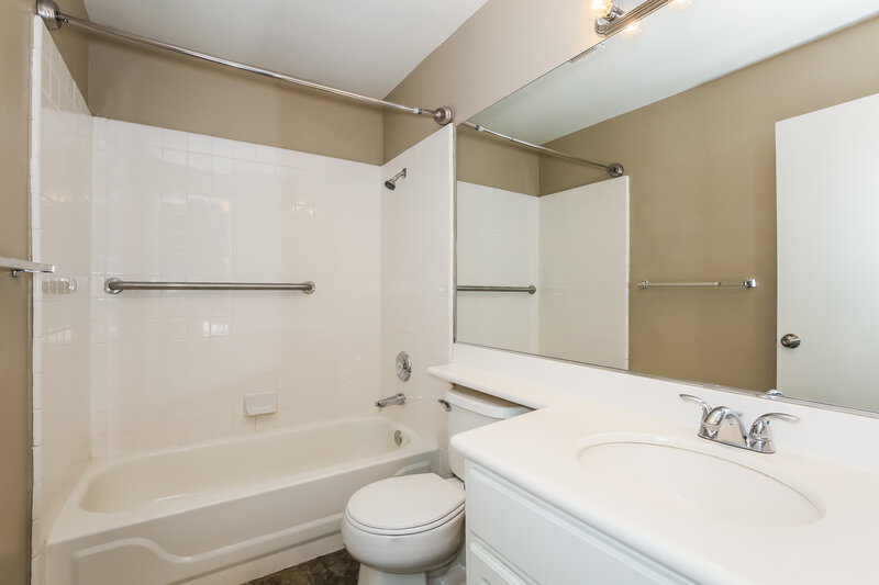 2,015/Mo, 3636 Beacon Point St Las Vegas, NV 89129 Bathroom View 2