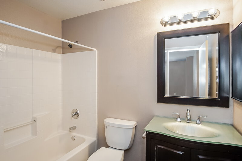 2,175/Mo, 9954 Shallot Ct Las Vegas, NV 89183 Main Bathroom View