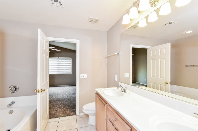 2,350/Mo, 8065 Marshall Canyon Dr Las Vegas, NV 89166 Main Bathroom View