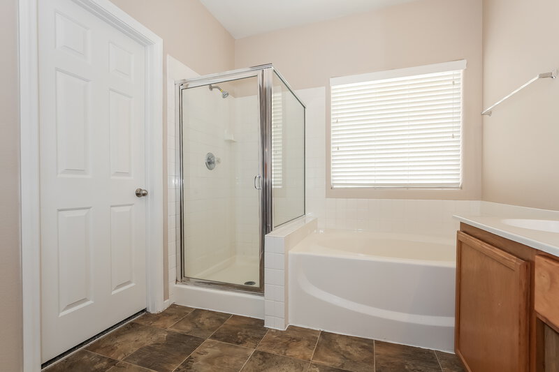 1,945/Mo, 1710 Paradise Reef Ave North Las Vegas, NV 89031 Main Bathroom View