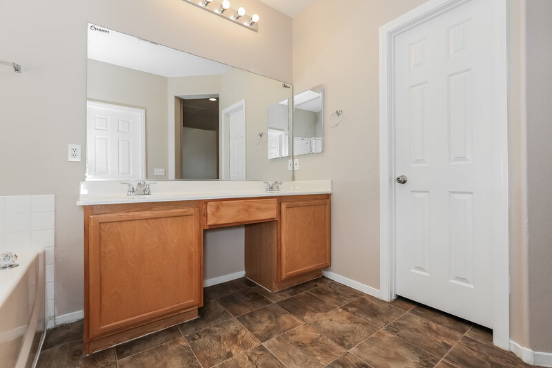 1,945/Mo, 1710 Paradise Reef Ave North Las Vegas, NV 89031 Main Bathroom View 2