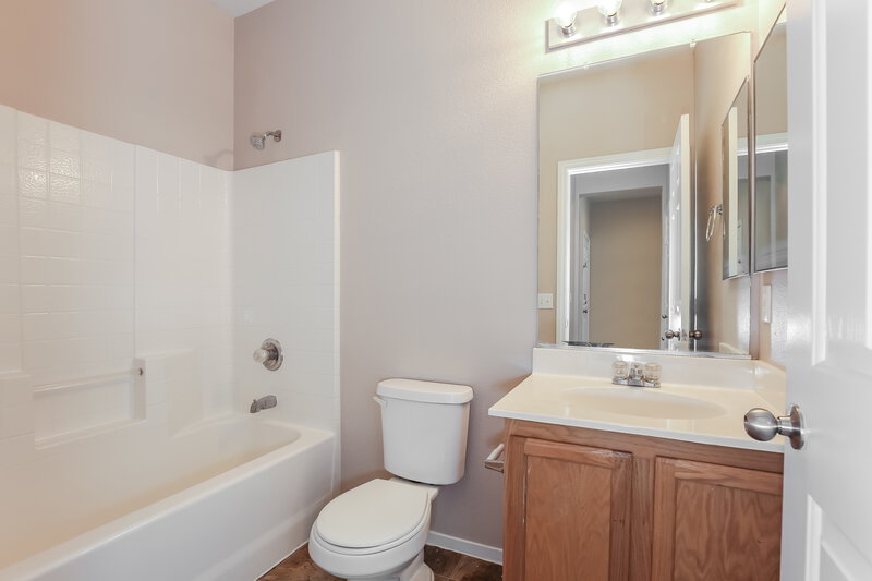 1,945/Mo, 1710 Paradise Reef Ave North Las Vegas, NV 89031 Bathroom View