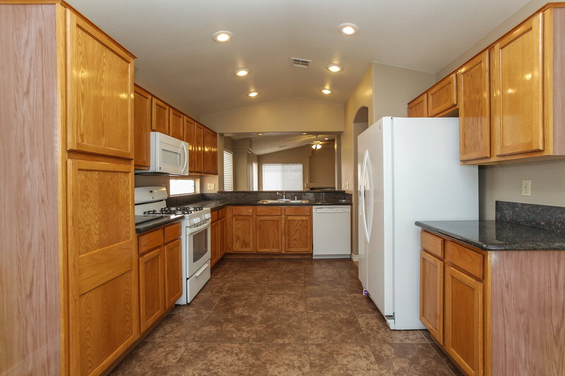 2,115/Mo, 1612 Blanco Dr North Las Vegas, NV 89031 Kitchen View 2