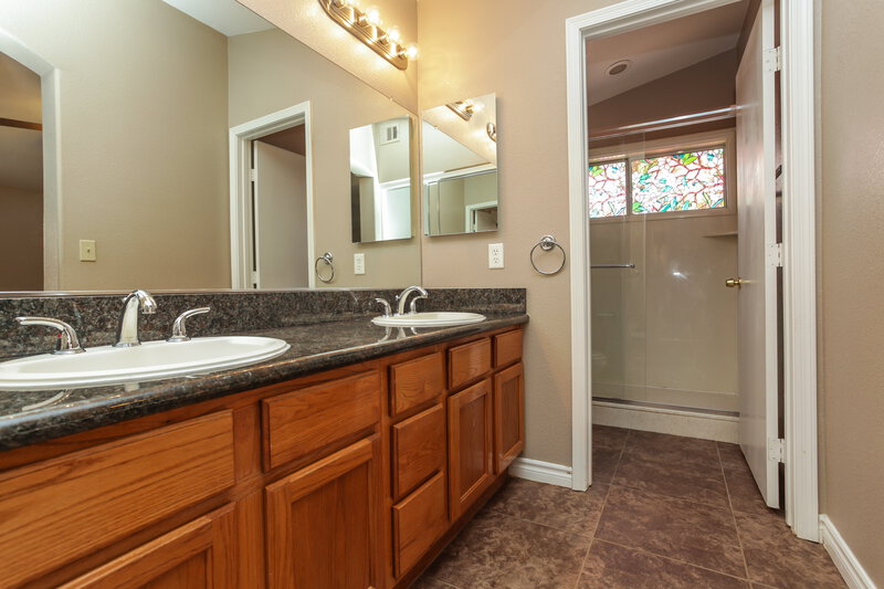2,115/Mo, 1612 Blanco Dr North Las Vegas, NV 89031 Master Bathroom View