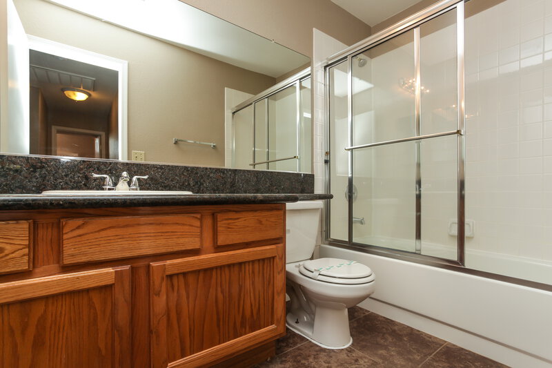 2,115/Mo, 1612 Blanco Dr North Las Vegas, NV 89031 Bathroom View
