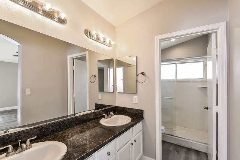 2,205/Mo, 1612 Blanco Dr North Las Vegas, NV 89031 Main Bathroom View