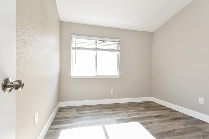 2,205/Mo, 1612 Blanco Dr North Las Vegas, NV 89031 Bedroom View 2