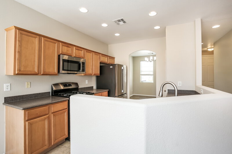 2,115/Mo, 6627 Brick House Ave Las Vegas, NV 89122 Kitchen View