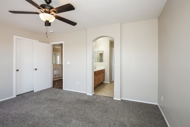 2,115/Mo, 6627 Brick House Ave Las Vegas, NV 89122 Main Bedroom View 2