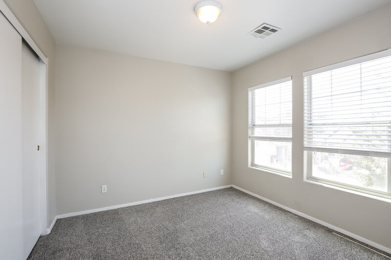 2,115/Mo, 6627 Brick House Ave Las Vegas, NV 89122 Bedroom View
