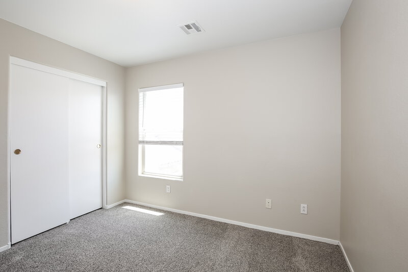 2,115/Mo, 6627 Brick House Ave Las Vegas, NV 89122 Bedroom View 2