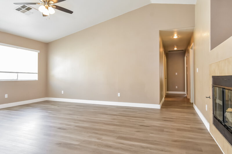 1,750/Mo, 3830 Canary Creek Ave North Las Vegas, NV 89031 Living Room View 2