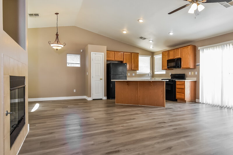 1,750/Mo, 3830 Canary Creek Ave North Las Vegas, NV 89031 Living Room View 3
