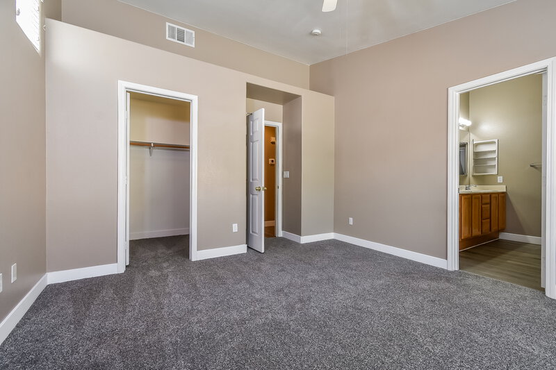 1,750/Mo, 3830 Canary Creek Ave North Las Vegas, NV 89031 Main Bedroom View 2