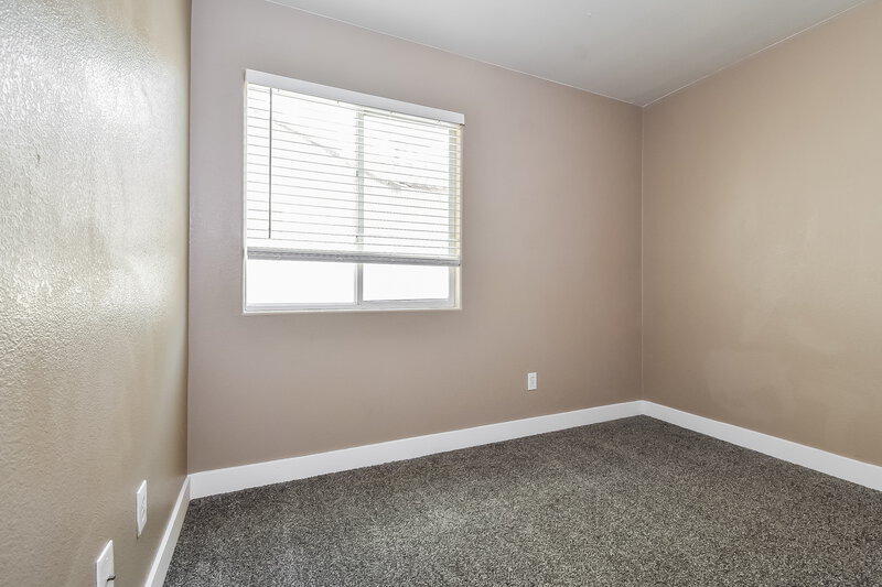 1,750/Mo, 3830 Canary Creek Ave North Las Vegas, NV 89031 Bedroom View