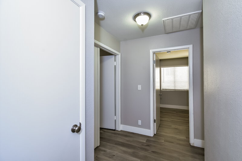 2,285/Mo, 7313 Wandering Star Court Las Vegas, NV 89131 Hallway View