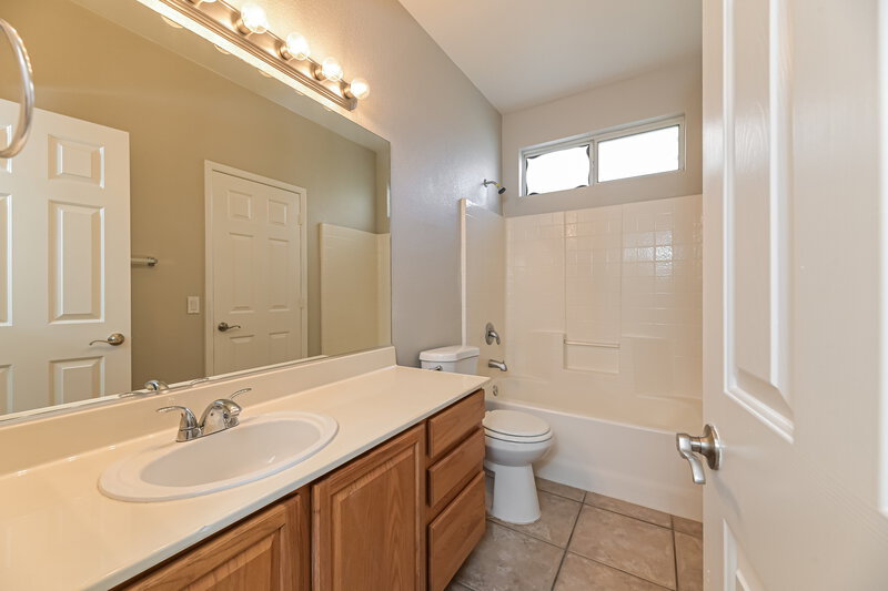 2,250/Mo, 9048 Blue Raven Ave Las Vegas, NV 89143 Bathroom View