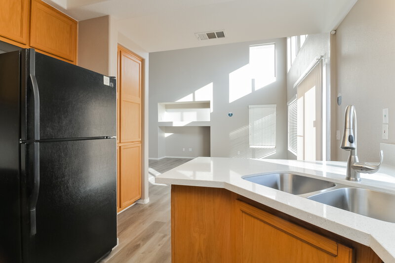 2,160/Mo, 635 Persian Violet Ave Las Vegas, NV 89183 Kitchen View 2