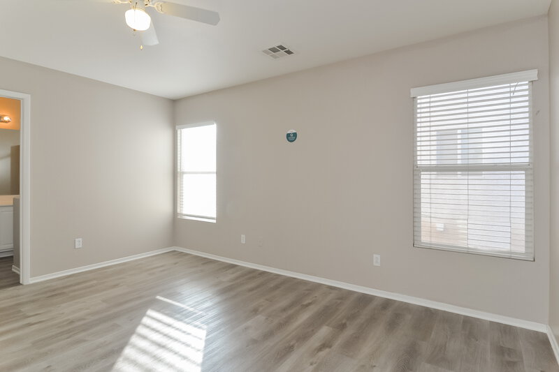 2,160/Mo, 635 Persian Violet Ave Las Vegas, NV 89183 Main Bedroom View