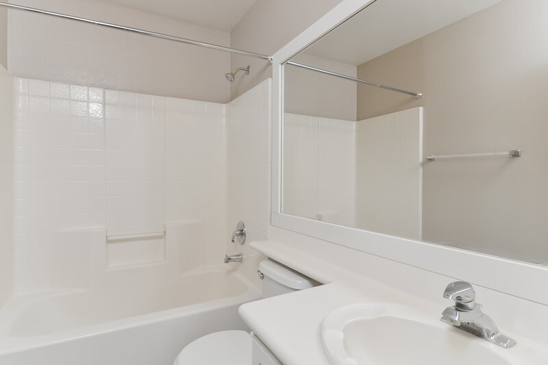 2,160/Mo, 635 Persian Violet Ave Las Vegas, NV 89183 Bathroom View
