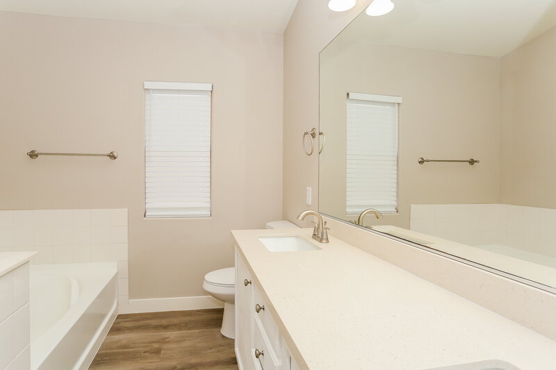 1,900/Mo, 4908 Cinnamon Spice Ct North Las Vegas, NV 89031 Bathroom View