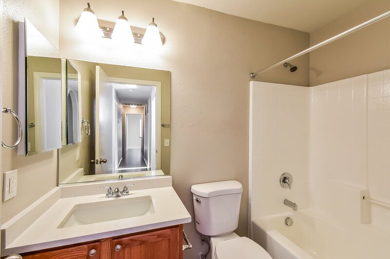 1,975/Mo, 4828 Rush Springs Dr Las Vegas, NV 89139 Bathroom View
