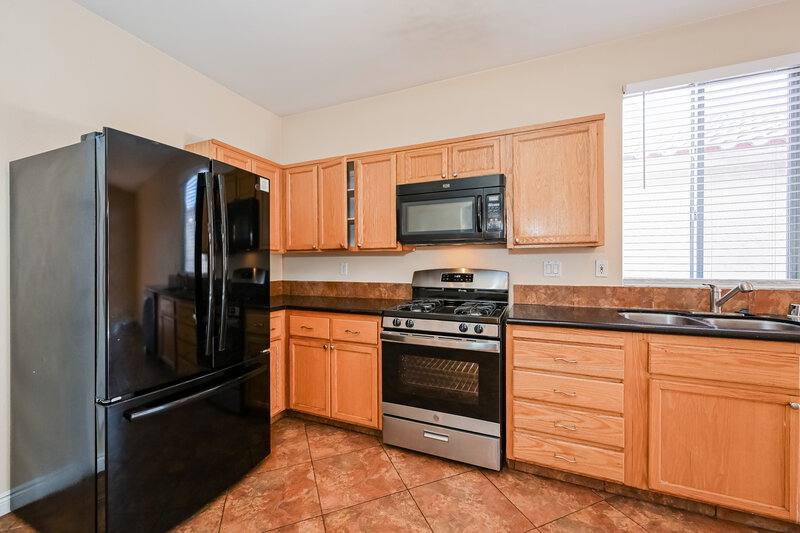 1,950/Mo, 1085 Wild Fern Ct Las Vegas, NV 89183 Kitchen View