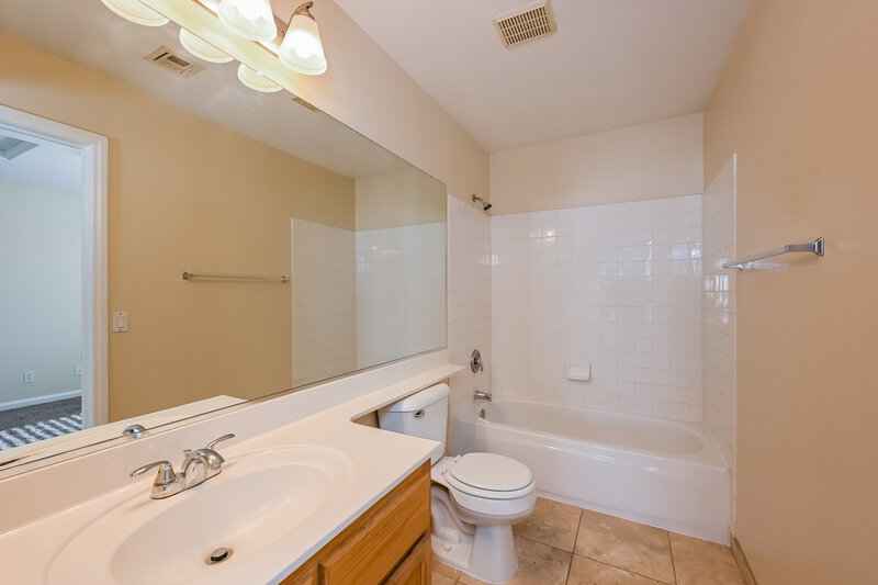 1,950/Mo, 1085 Wild Fern Ct Las Vegas, NV 89183 Bathroom View 2
