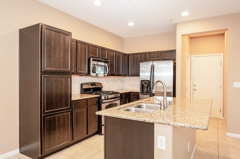 2,240/Mo, 10119 Watchtide Ct Las Vegas, NV 89166 Kitchen View 2