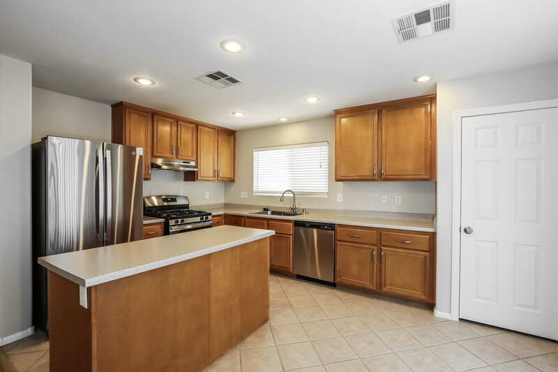 2,295/Mo, 5040 Diamond Ranch Ave Las Vegas, NV 89131 Kitchen View