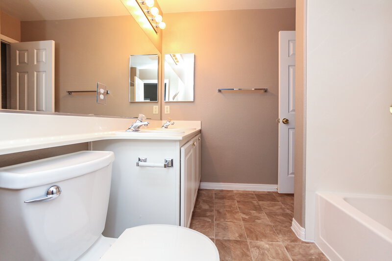 2,155/Mo, 8316 Impatients Ave Las Vegas, NV 89131 Bathroom View
