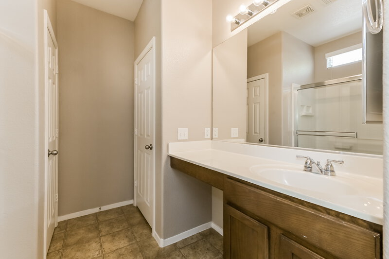 2,075/Mo, 967 Wembly Hills Pl Henderson, NV 89011 Main Bathroom View