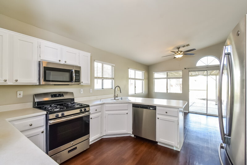 1,920/Mo, 7032 Village Shore Court Las Vegas, NV 89129 Kitchen View