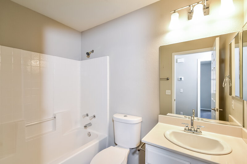 1,920/Mo, 7032 Village Shore Court Las Vegas, NV 89129 Bathroom View