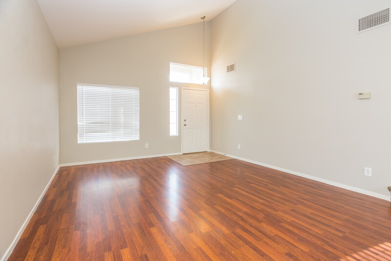 1,800/Mo, 4354 Scarlet Sea Ave North Las Vegas, NV 89031 Living Room View