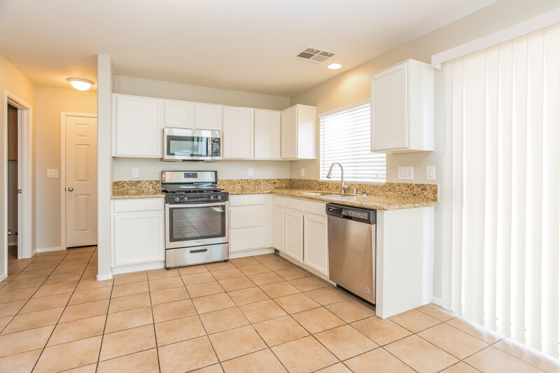 1,800/Mo, 4354 Scarlet Sea Ave North Las Vegas, NV 89031 Kitchen View