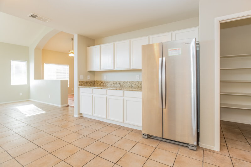 1,800/Mo, 4354 Scarlet Sea Ave North Las Vegas, NV 89031 Kitchen View 2