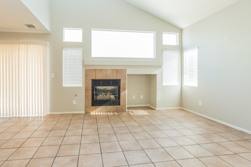 1,800/Mo, 4354 Scarlet Sea Ave North Las Vegas, NV 89031 Family Room View