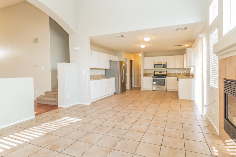 1,800/Mo, 4354 Scarlet Sea Ave North Las Vegas, NV 89031 Family Room View 2
