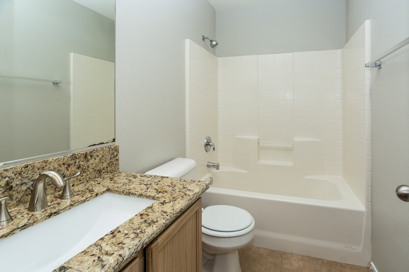 1,800/Mo, 4354 Scarlet Sea Ave North Las Vegas, NV 89031 Bathroom View