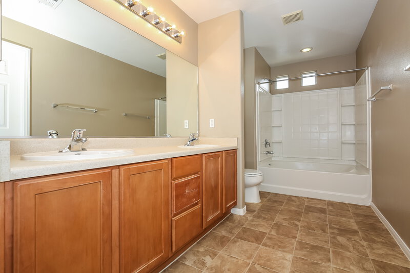 1,930/Mo, 2912 Bridleton Ave North Las Vegas, NV 89081 Main Bathroom View
